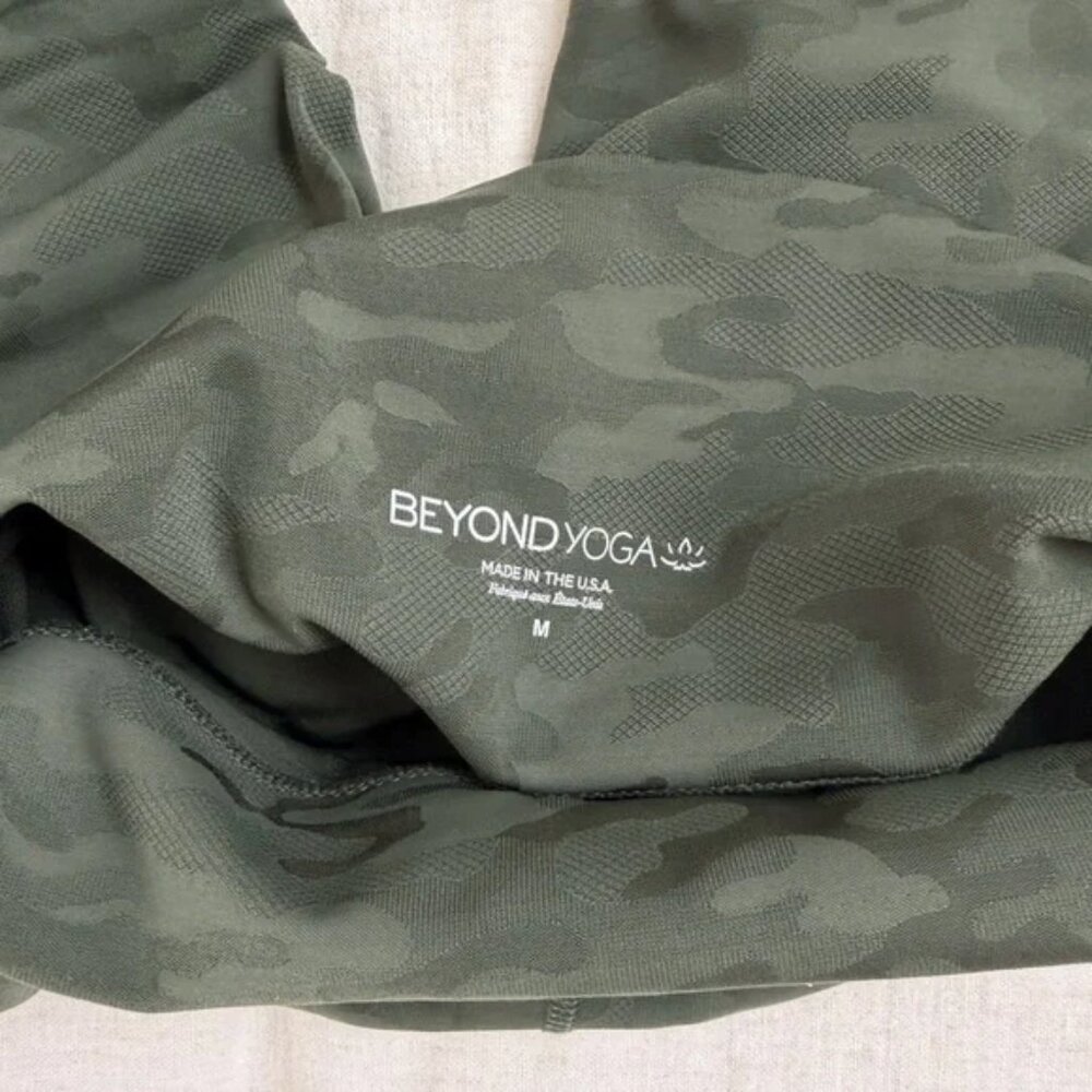 Beyond Yoga Olive Camouflage Leggings, Eden Green Jacquard Camo - Picture 3 of 3